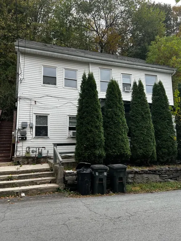 Contemporary Family Home with Spacious Yard
